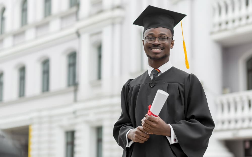 Étudiante diplômée au terme de son parcours